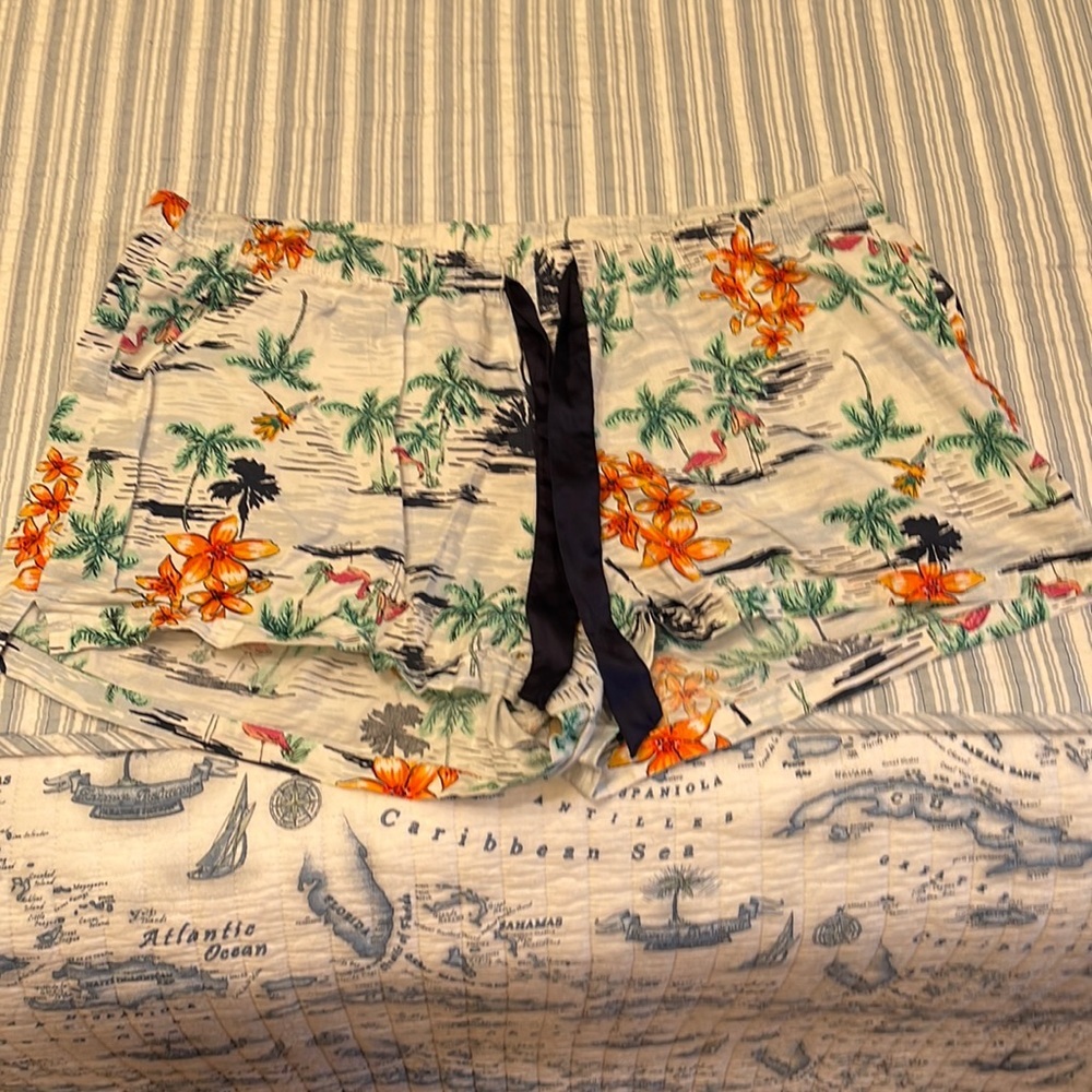 Old navy tropical Hawaii print pajama shorts xl great used condition